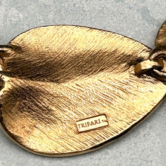 Vintage Circa 1955-1970 TRIFARI TM Gold Tone Large Leaf Choker Necklace 16-18” - Picture 9 of 15